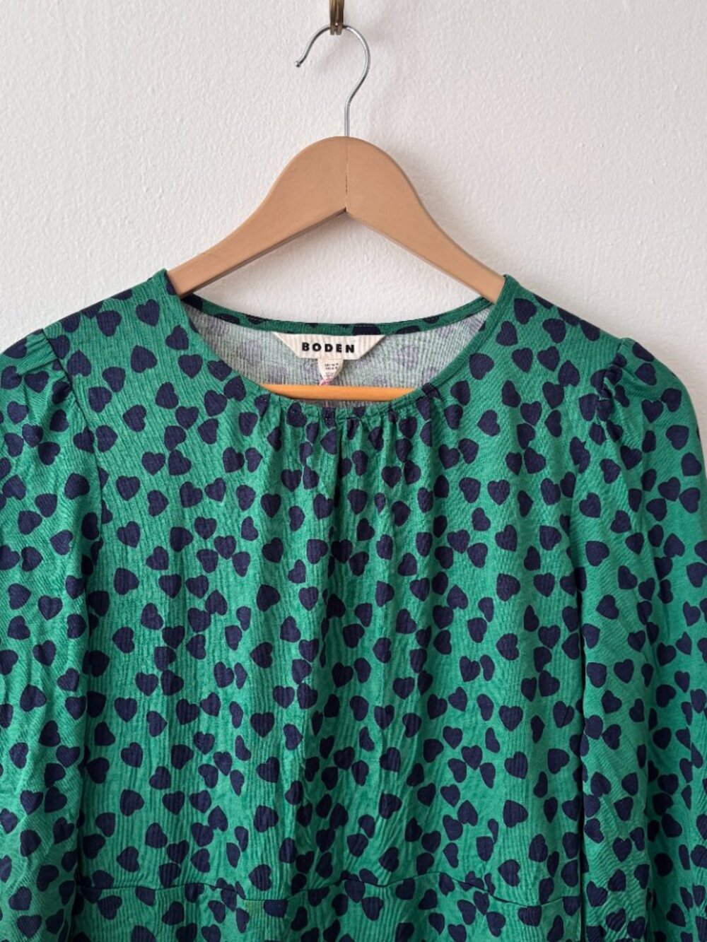 BODEN Alexandra Jersey Midi Dress in Green Hearts Print - Picture 4 of 8